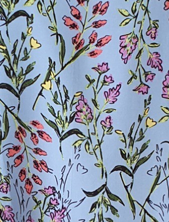 Blauw met bloemendetail