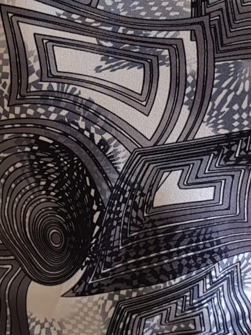Dizzy black detail